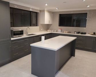 Aspley house near Hypermarket - Aspley - Kitchen
