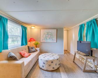 Charming Hernando Retreat w/ Screened Patio! - Hernando - Sala de estar