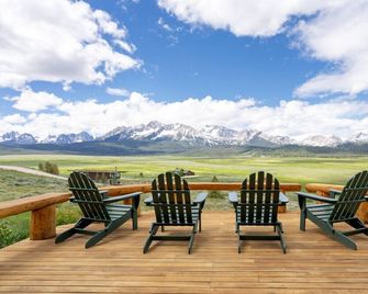 Mountain View Home - Spectacular Sawtooth Mountain Views - Stanley - Balcony