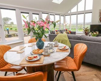 Meadowside - Penzance - Dining room