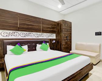 Itsy Hotels Anjali Mahal 500, Mtrs From Mathura Railway Station - Mathura - Ložnice