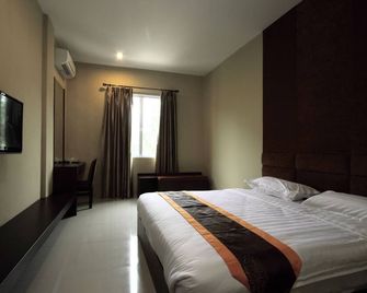 Nagoya One Hotel - באטאם קוטה - חדר שינה