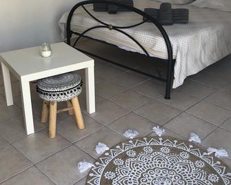 bed & Breakfast - Figari - Bedroom