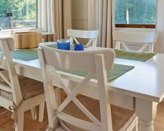 6 Person Holiday Home in Graddo - Gräddö - Comedor