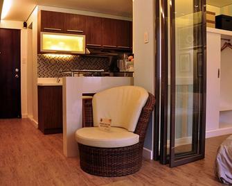 Luxury One Bedroom Condo Well Maintained and Top Of the Line Unit - Muntinlupa - Bedroom