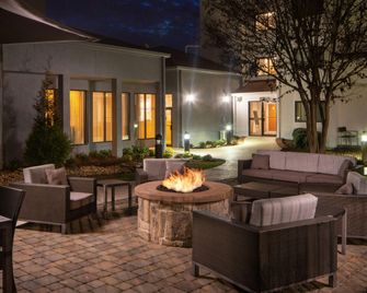 Courtyard by Marriott Nashville Airport - Nashville - Patio