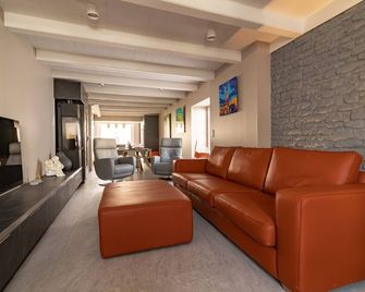 Architecturally remodelled and renovated village house - Ars-en-Ré - Living room