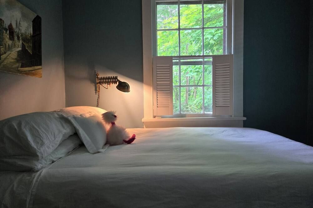 Charming Artist's Retreat - ساوجرتيس - غرفة نوم