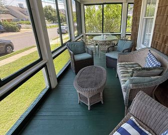 Classic & Charming Family Beach House in the Heart of Bay Head - Bay Head - Balcón