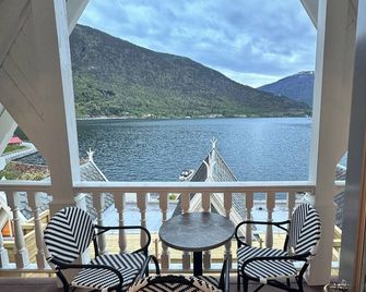 Hofslund Fjord Hotel - Sogndal - Balcon
