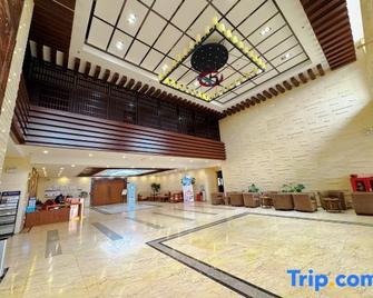 Qiang'en Holiday Hotel - Baishan - Lobby