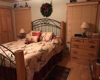 Big Buck Cabin - Book for Spring and Summer fun now. - Young Harris - Bedroom