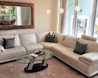 Manhattan Tower Apartment Hotel - Fort Lauderdale - Living room