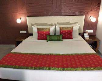 Fort Jadhavgadh -A Gadh Heritage Hotel - Pune - Bedroom