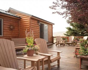 Two cabins; main house and guest cabin in foothills of the Bighorns - Buffalo - Patio