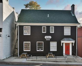 Downtown Main Street One-Bedroom Suite w/ Hi-Speed Wifi - Shelbyville - Gebouw