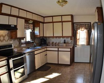 An enchanted desert oasis - Carlsbad - Kitchen