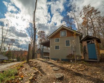 Blue Moon Rising - McHenry - Edificio