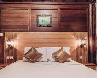 Kayu Manise Villa Bedugul - Tabanan - Bedroom