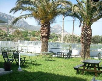 Palmiye Pansiyon - Karaburun - Patio