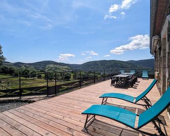 Authentic and comfortable gîte with large grounds and stunning view in Saint-Privat-d'Allier - Saint-Privat-d'Allier - Балкон