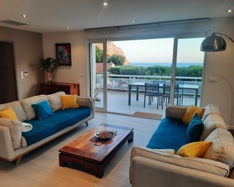 Hôtel Particulier Cassis, Parking sécurisé, Piscine chauffée - Cassis - Wohnzimmer