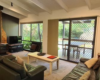 Rail Trail Cottage - Bright - Bright - Sala de estar