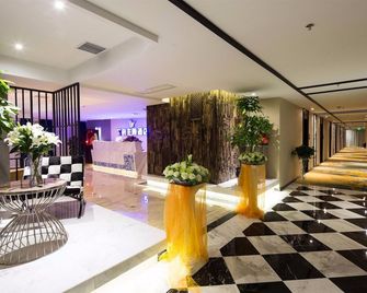 Wuhan Wanchen Theme Hotel - Wuhan - Lobby