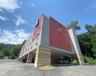 Red Roof Inn Pittsburgh - Mcknight Rd - Pittsburgh - Building