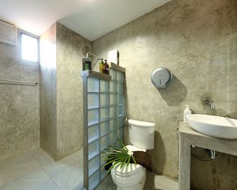 Kerton Hostel - Ko Samui - Bathroom