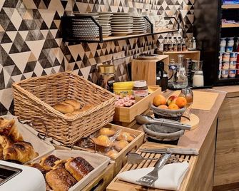 Hotel Le Saint Quentin - Saint-Quentin - Buffet