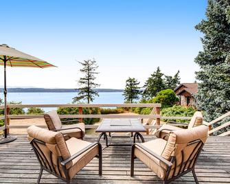 Sundown Memory Lane Cabin - Camano Island - Balcony