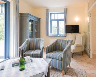 Ferienhaussiedlung Strandperlen Sanddornhof 5a (Typ IV) - Wustrow (Darss) - Living room