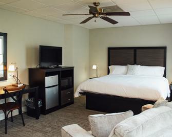 Country Squire Inn and Suites - New Holland - Bedroom