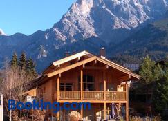 Chalet on the Lake - Dienten am Hochkonig - Gebouw