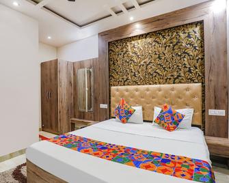 Fabexpress Shri Ram Kashi - Prayagraj - Bedroom