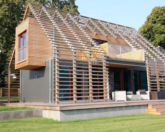 Luxurioeses Chalet in Wendorf im Schlossresort - Kuhlen-Wendorf - Edificio