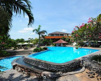 Patra Semarang Hotel & Convention - Semarang - Havuz