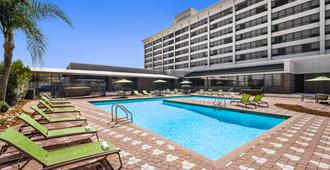 DoubleTree by Hilton New Orleans Airport - Kenner - Alberca