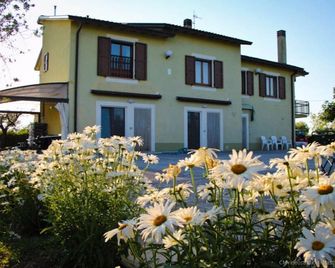 Montefalco Guest House - Red Room - Montefalco - Edifício