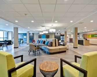 Urban Oasis! Onsite Parking, Pets Allowed, Short Drive to Pensacola Beach - Pensacola - Lobby