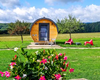 Domaine Joseph Lafarge Wine Resort Oeno-Tonneaux Expérience - Fleurville - Patio