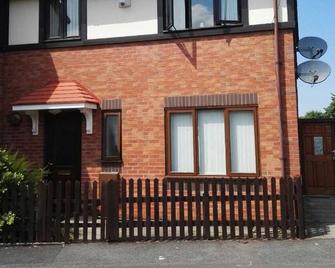 4 Bedroom Entire House Near Manchester City Stadium - Manchester