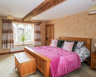 Chapel House, Pet Friendly, With A Garden In King's Stanley - Stonehouse - Bedroom