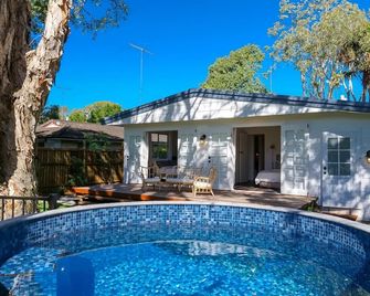 The River Shack Vintage Luxe Right Beside River - Noosaville - Pool