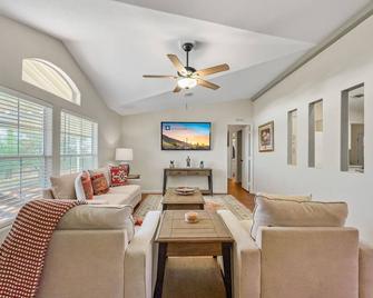 Old Whitmer Place Apache Junction - Apache Junction - Living room