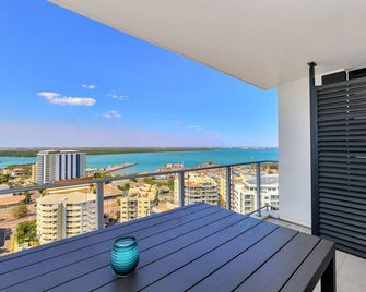 Darwin City Harbour views-Situated above the OAK Restaurant - Darwin - Balcony