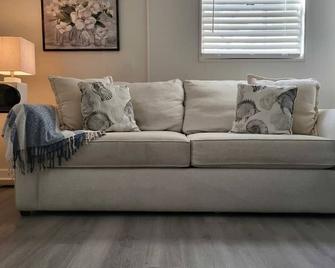 Cottage on the Water! - Okeechobee - Living room