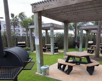 Casa Del Mar Beachfront Suites - Galveston - Patio