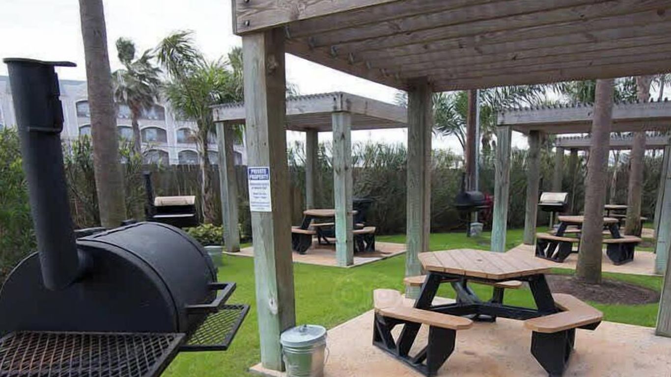 Casa Del Mar Beachfront Suites